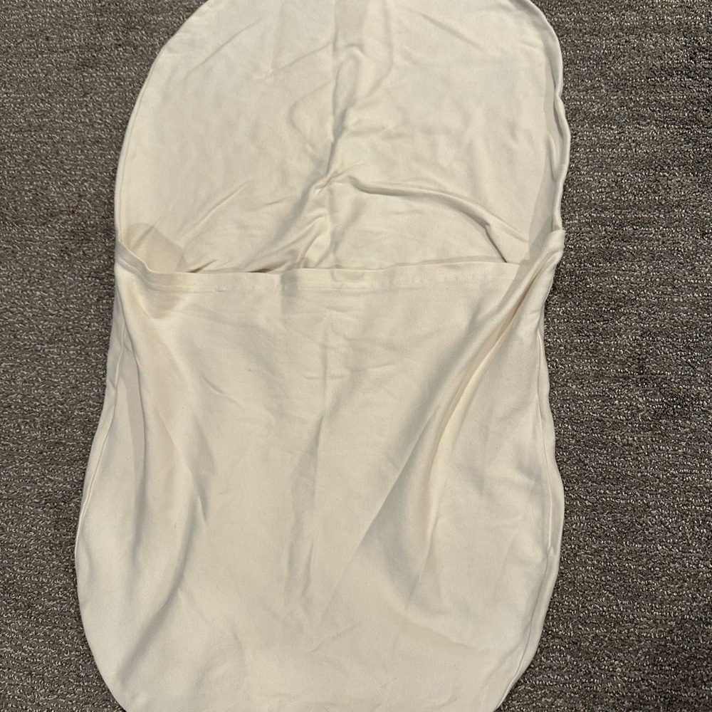 Snuggle Me Organic cream cover